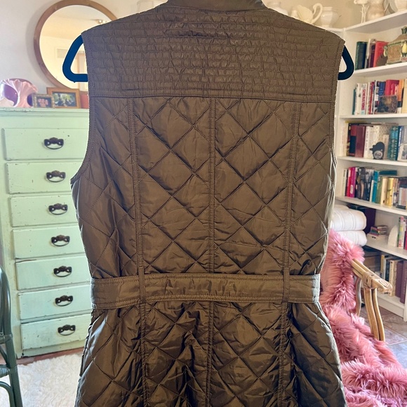 Banana Republic Women's Puffer Vest - Picture 8 of 10